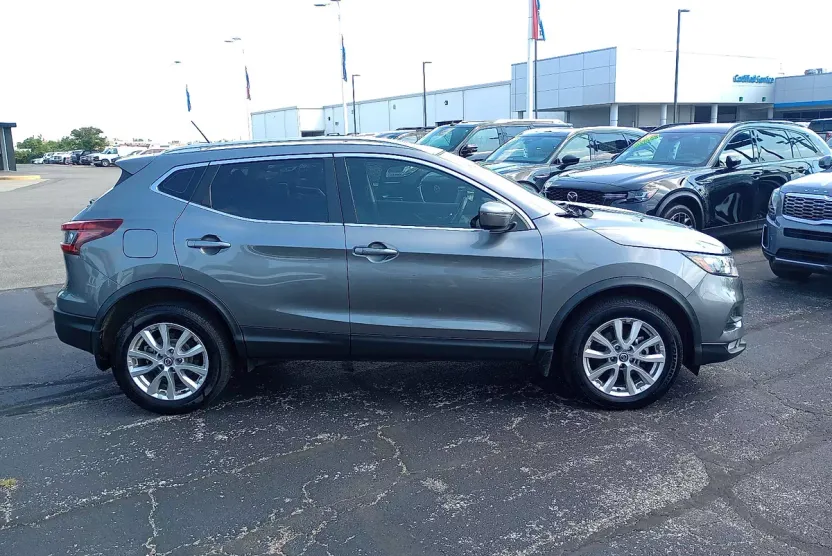 2021 Nissan Rogue Sport SV photo 1