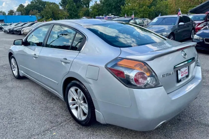 2010 Nissan Altima 3.5 SR photo 1