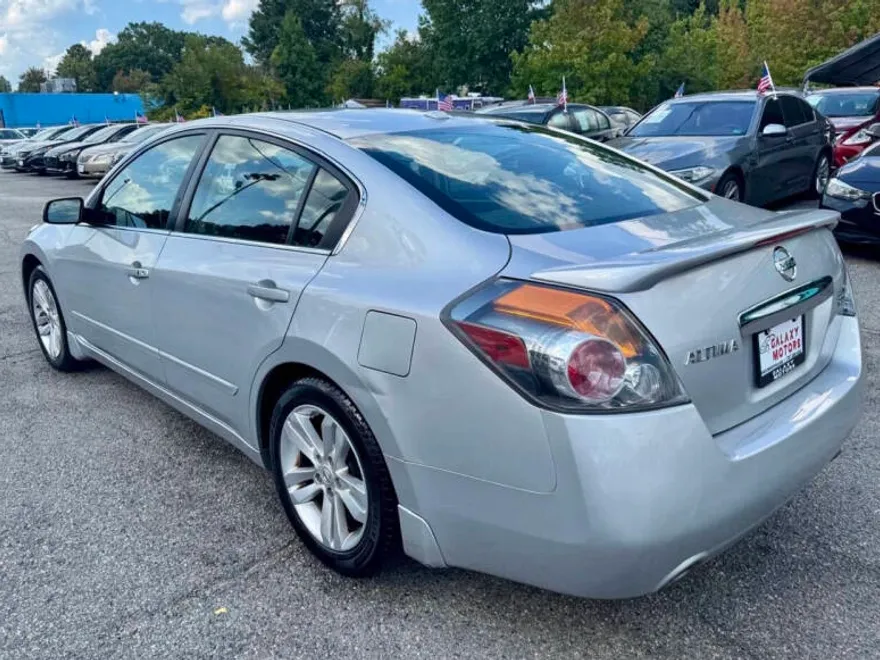 2010 Nissan Altima 3.5 SR photo 1