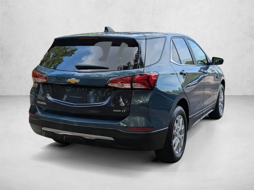 2024 Chevrolet Equinox LT photo 1