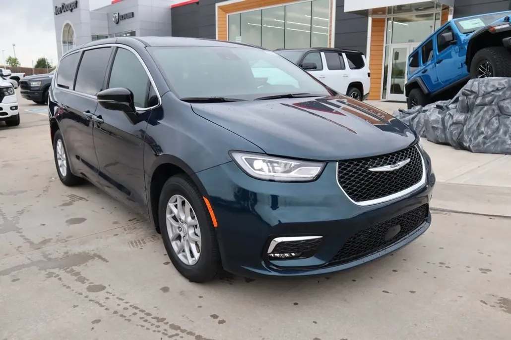 2025 Chrysler Pacifica photo 1