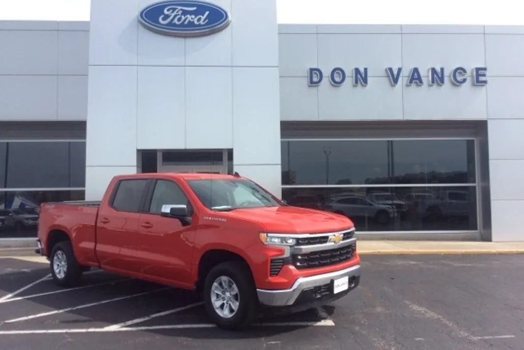 2024 Chevrolet Silverado 1500 LT photo 1