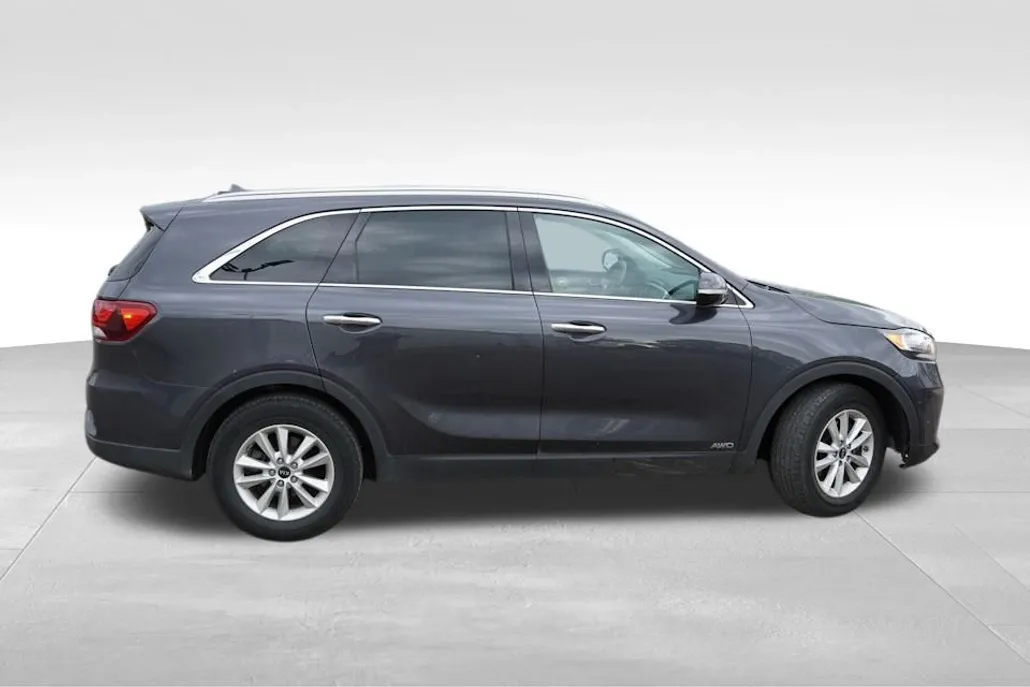 2019 Kia Sorento LX photo 1