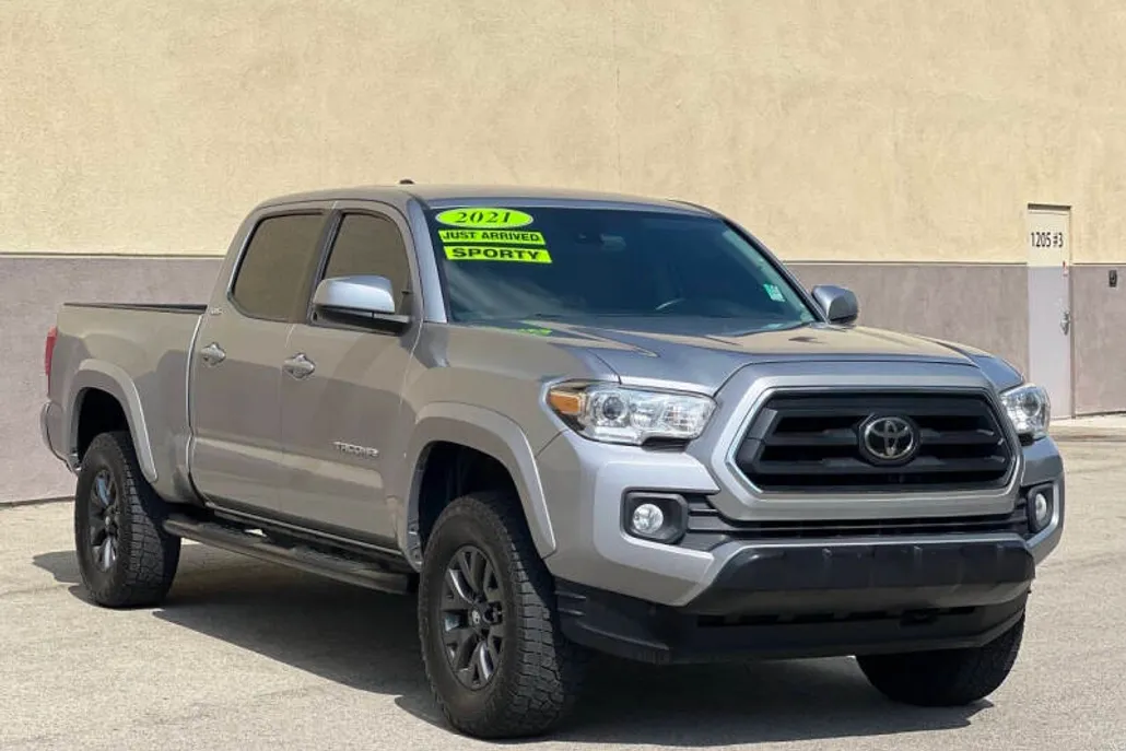 2021 Toyota Tacoma SR5 V6 photo 1