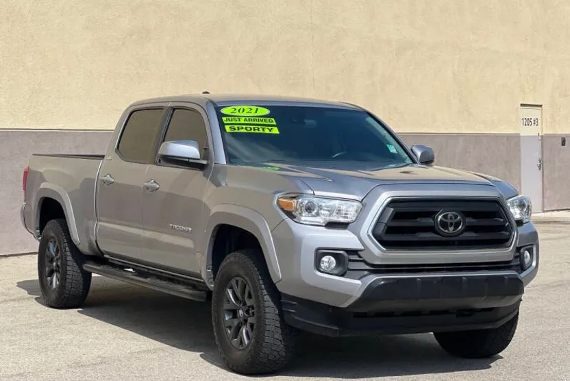 2021 Toyota Tacoma SR5 V6 photo 1
