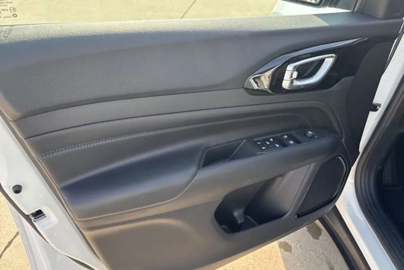 2026 Jeep Compass Altitude Special Edition photo 1