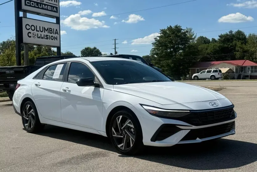 2025 Hyundai Elantra SEL Sport photo 1