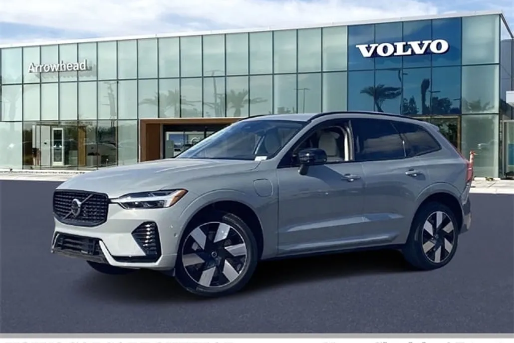 2025 Volvo XC60 Hybrid T8 Plus photo 1