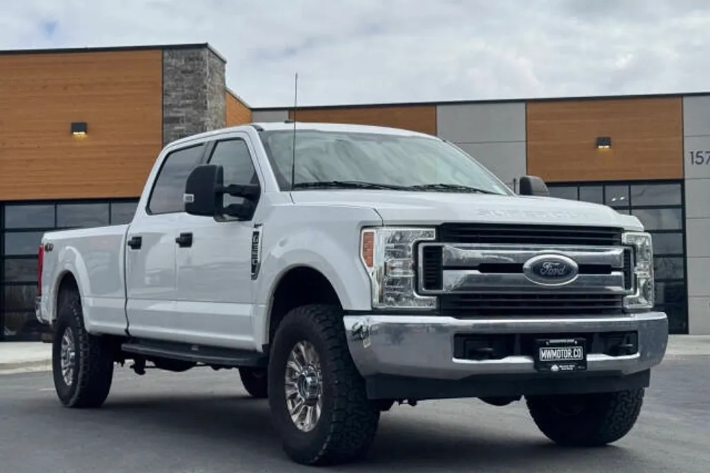 2017 Ford F-350 XLT photo 1