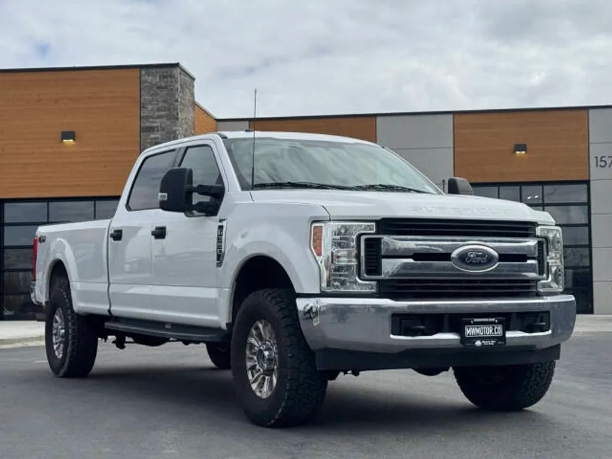 2017 Ford F-350 XLT photo 1