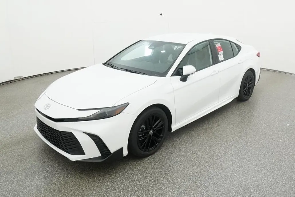 2026 Toyota Camry SE photo 1