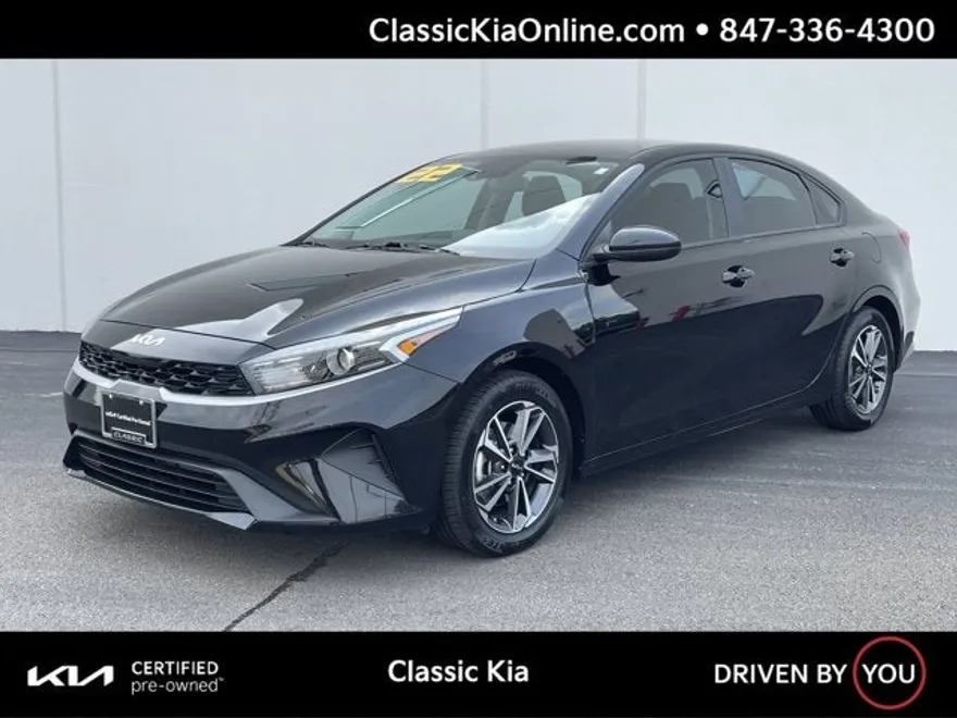 2023 Kia Forte LXS photo 1