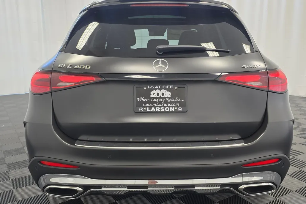 2025 Mercedes Benz GLC 300 4MATIC photo 1