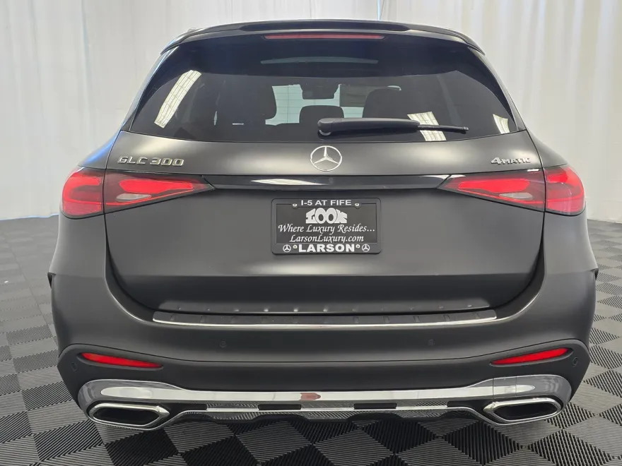 2025 Mercedes Benz GLC 300 4MATIC photo 1
