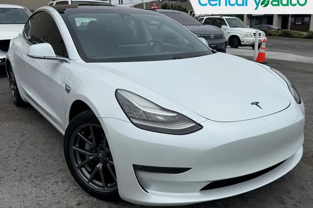 2018 Tesla Model 3 Mid Range photo 1