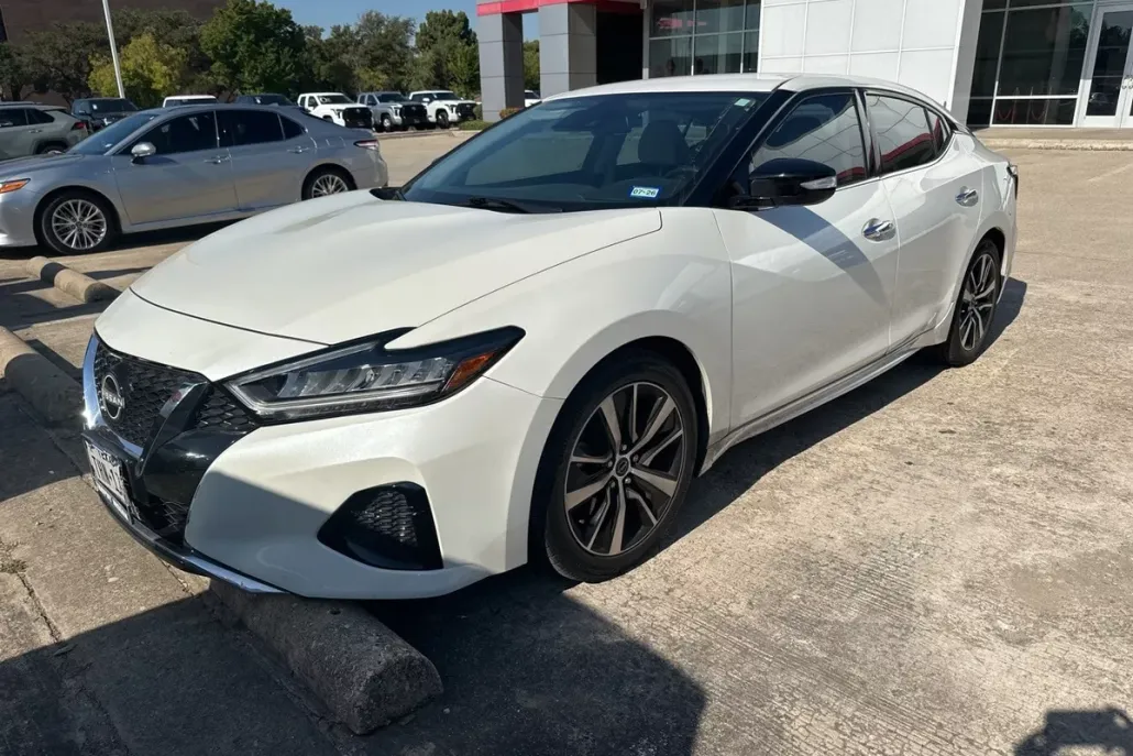 2023 Nissan Maxima SV photo 1