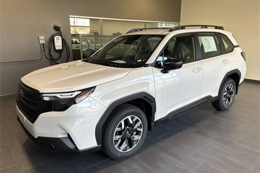 2025 Subaru Forester Base photo 1
