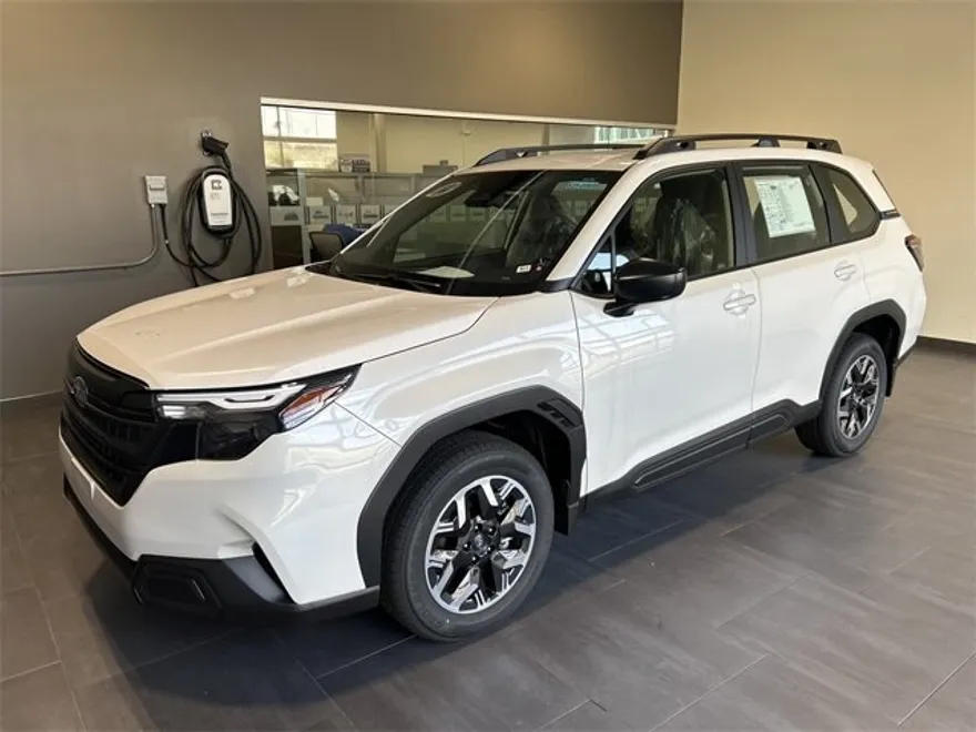 2025 Subaru Forester Base photo 1