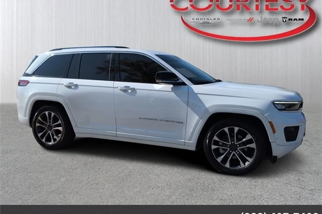 2023 Jeep Grand Cherokee Overland photo 1