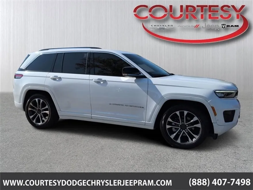 2023 Jeep Grand Cherokee Overland photo 1