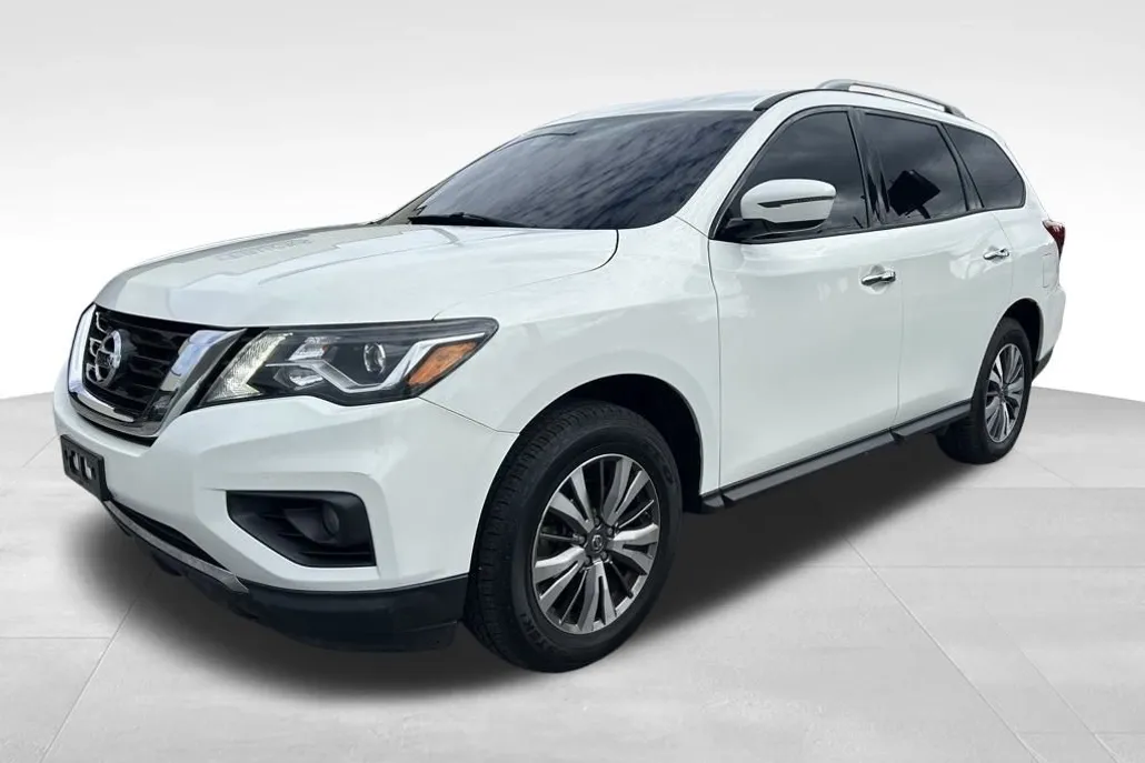 2019 Nissan Pathfinder SV photo 1