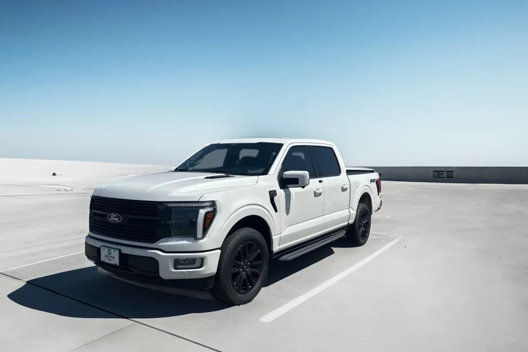 2025 Ford F-150 Platinum photo 1