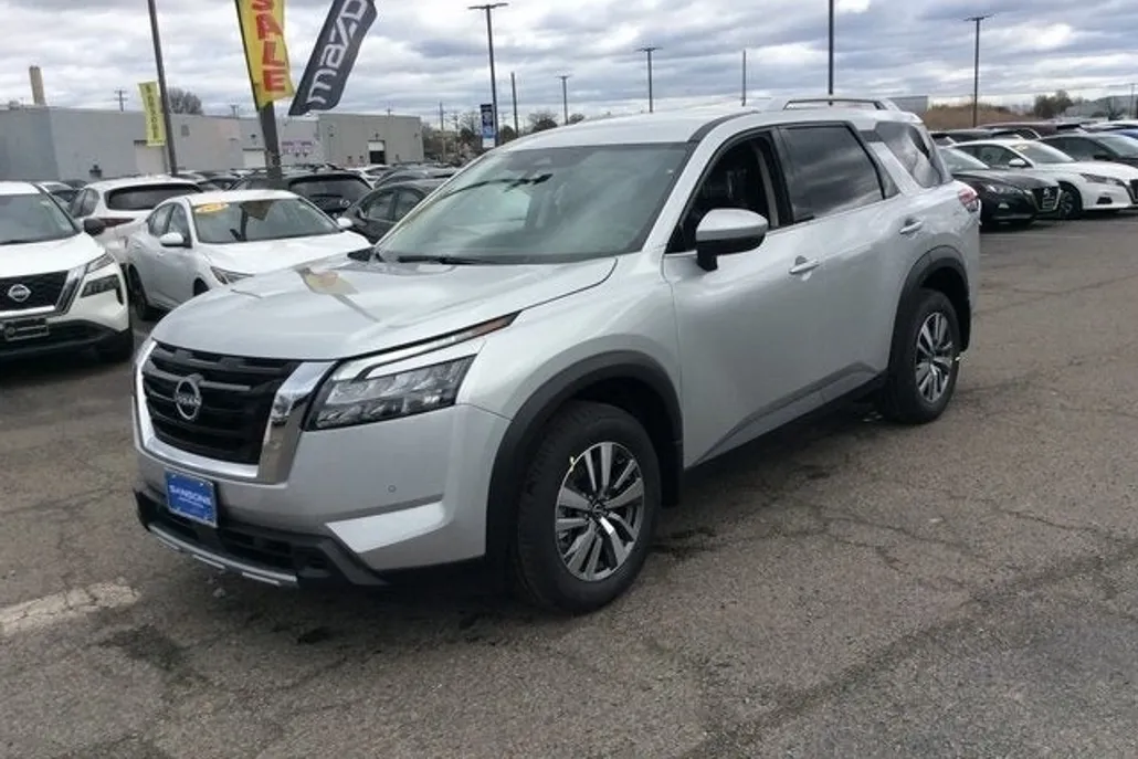 2025 Nissan Pathfinder SL photo 1