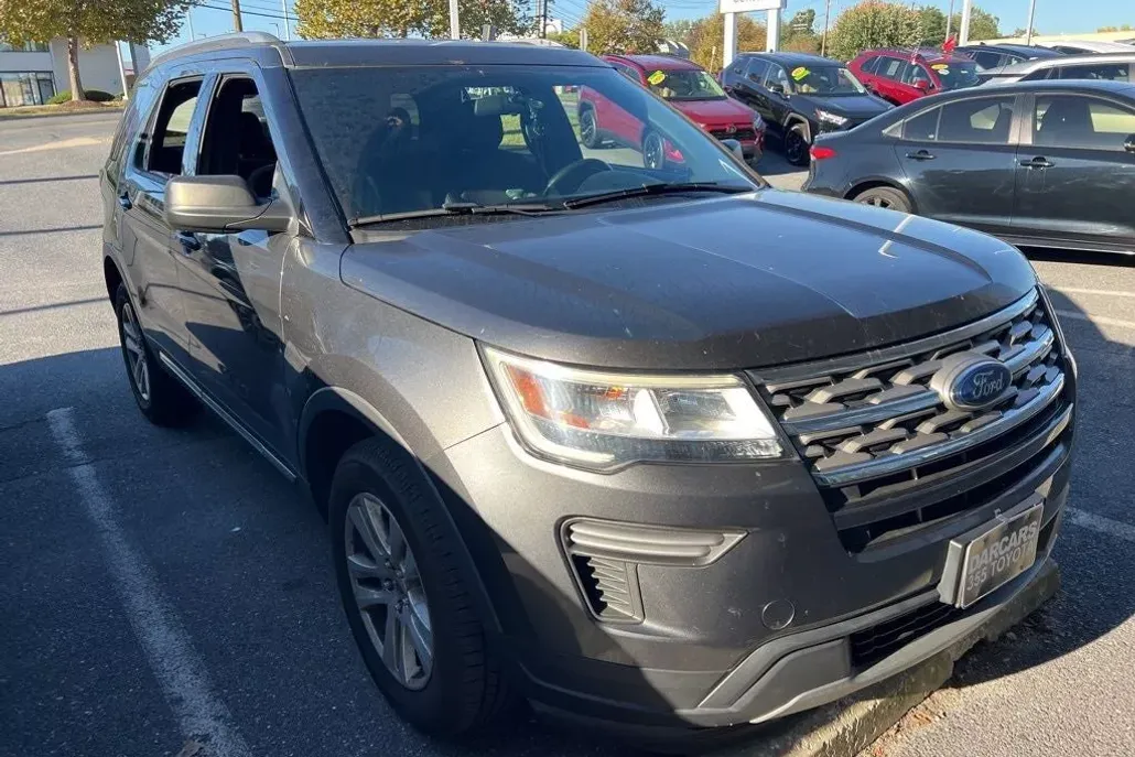 2018 Ford Explorer XLT photo 1