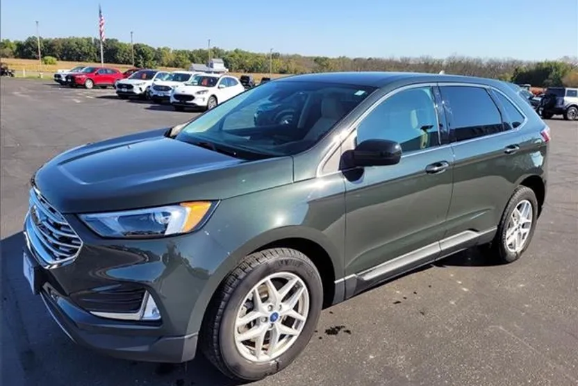 2022 Ford Edge SEL photo 1