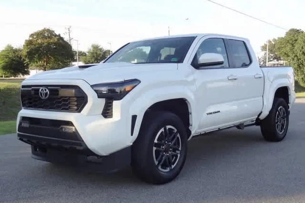 2024 Toyota Tacoma TRD Sport photo 1