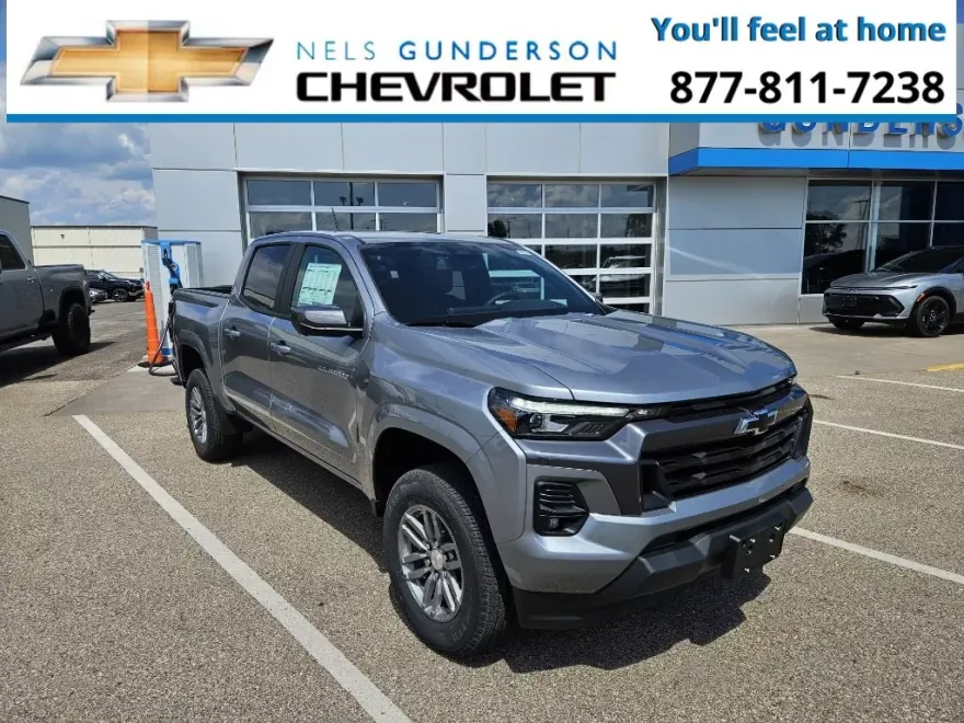 2024 Chevrolet Colorado LT photo 1