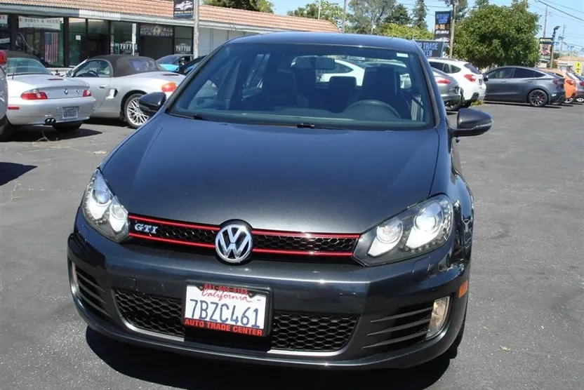 2013 Volkswagen Golf GTI Base photo 1