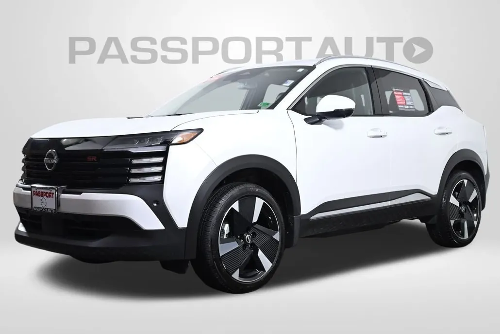 2025 Nissan Kicks SR photo 1