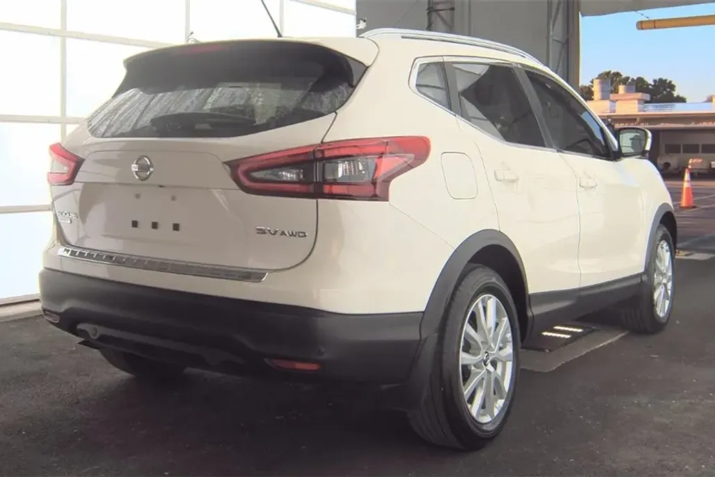 2022 Nissan Rogue Sport SV photo 1