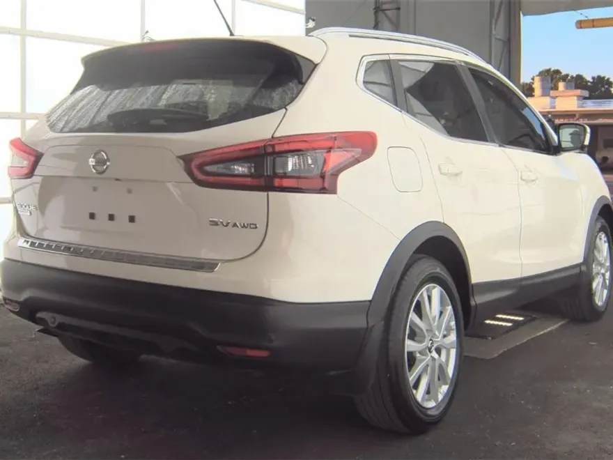 2022 Nissan Rogue Sport SV photo 1