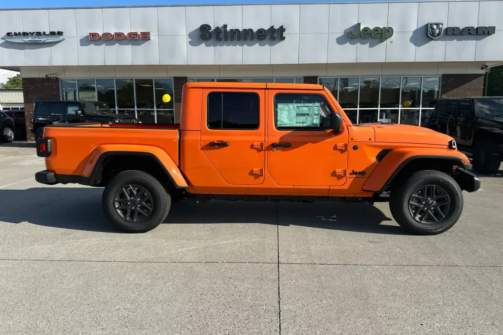 2025 Jeep Gladiator Sport S photo 1