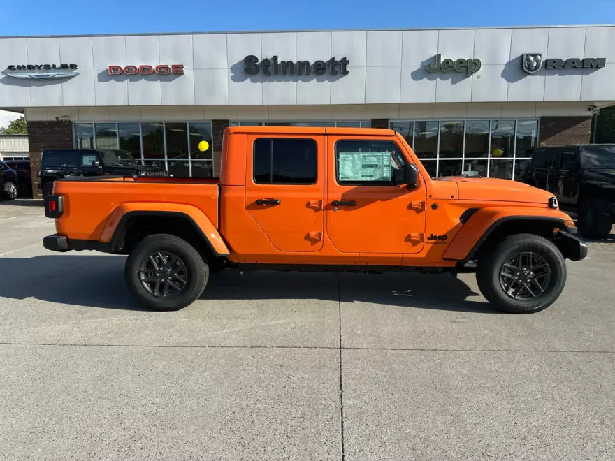 2025 Jeep Gladiator Sport S photo 1