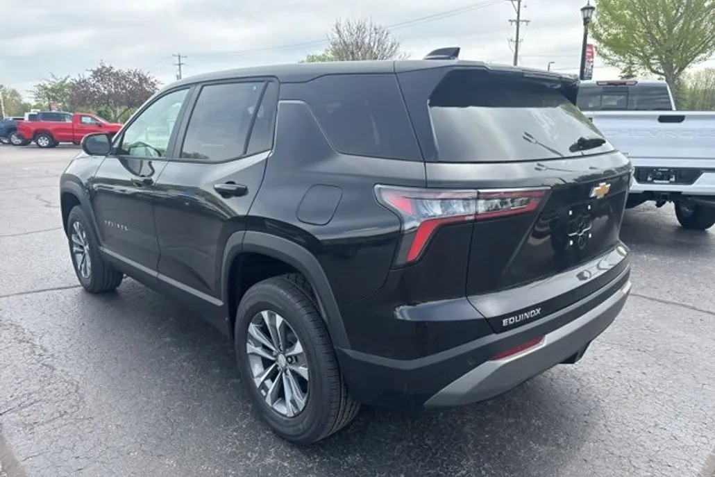 2026 Chevrolet Equinox LT photo 1
