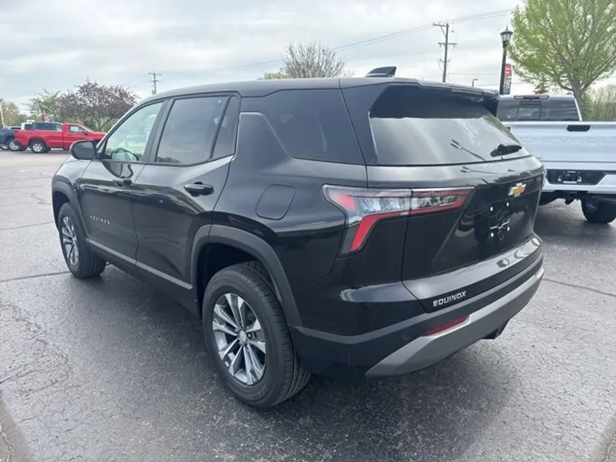 2026 Chevrolet Equinox LT photo 1