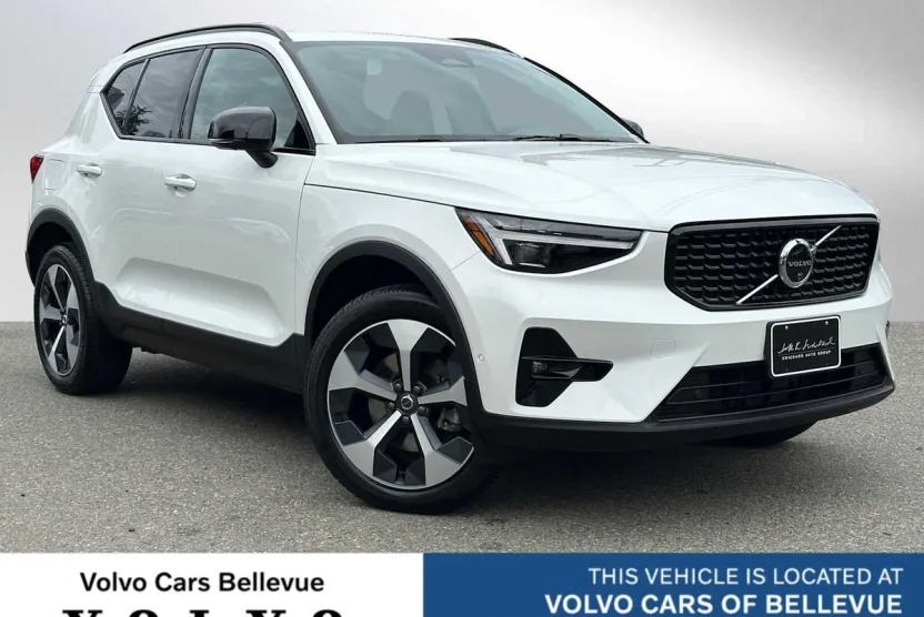 2025 Volvo XC40 Plus photo 1