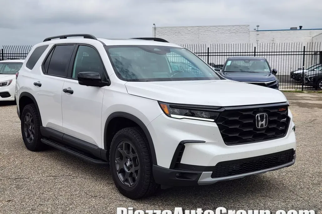 2025 Honda Pilot TrailSport photo 1
