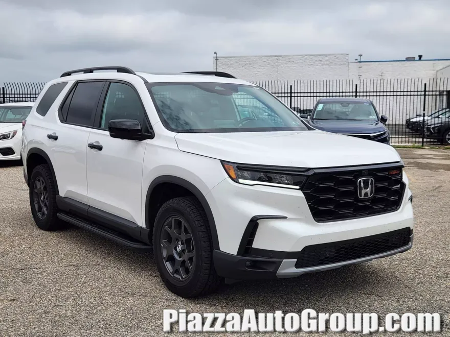 2025 Honda Pilot TrailSport photo 1