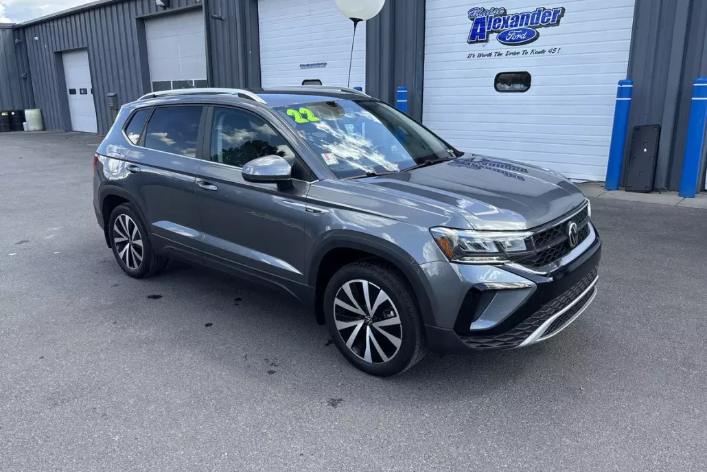 2022 Volkswagen Taos SE photo 1