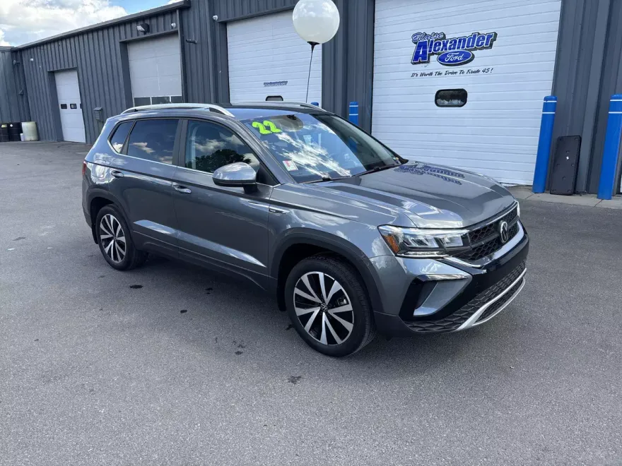 2022 Volkswagen Taos SE photo 1
