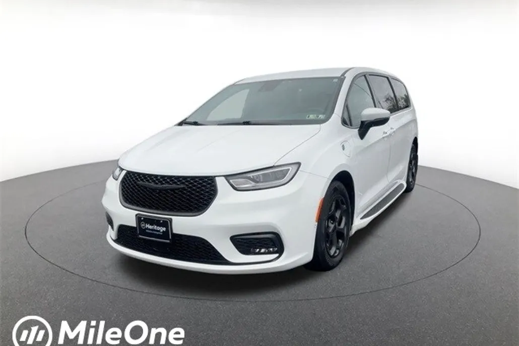 2023 Chrysler Pacifica Hybrid Touring L photo 1