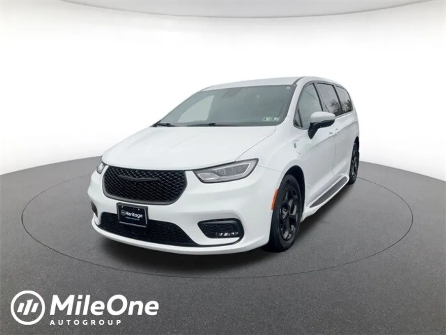 2023 Chrysler Pacifica Hybrid Touring L photo 1
