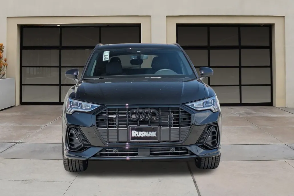 2025 Audi Q3 S line Premium photo 1