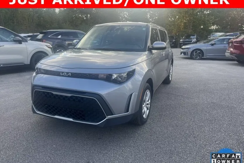 2024 Kia Soul LX photo 1