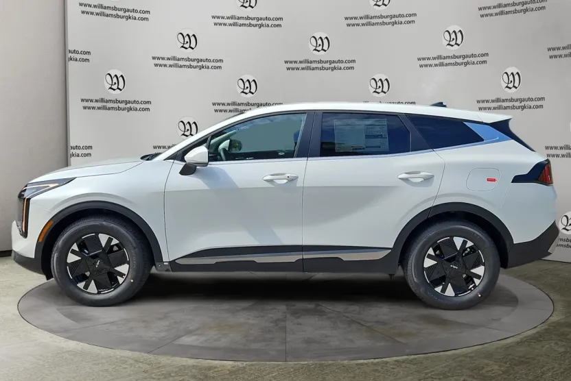 2026 Kia Sportage Hybrid LX photo 1