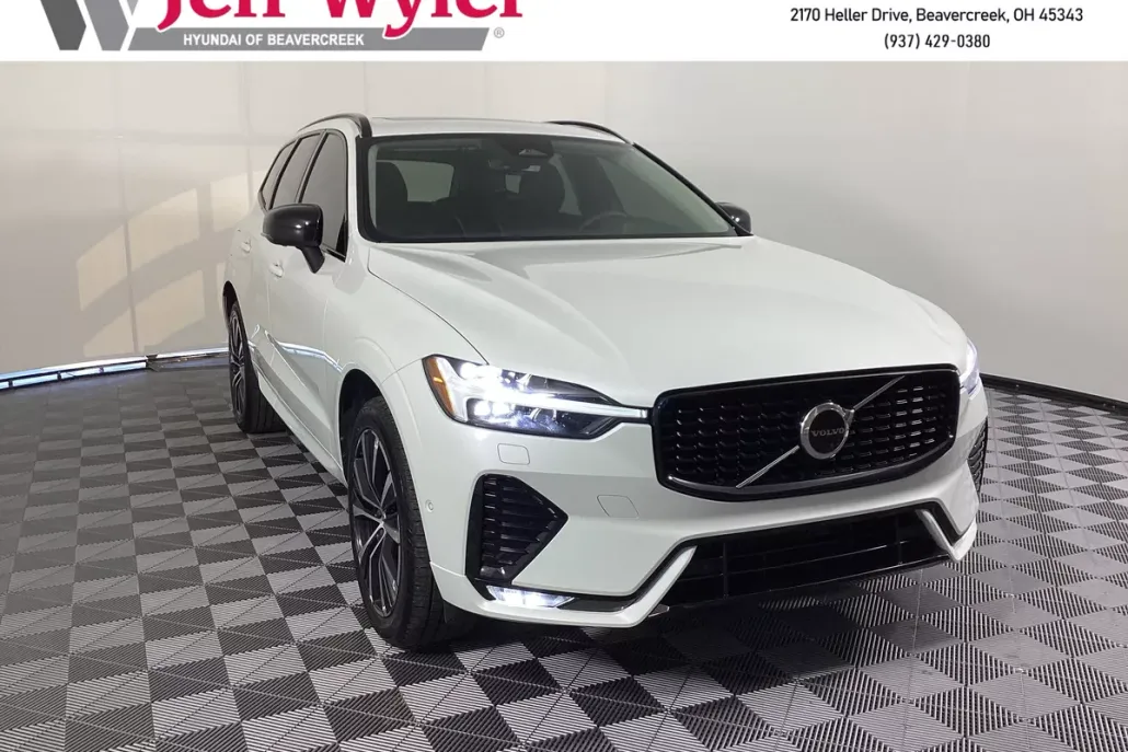2023 Volvo XC60 B5 Plus photo 1